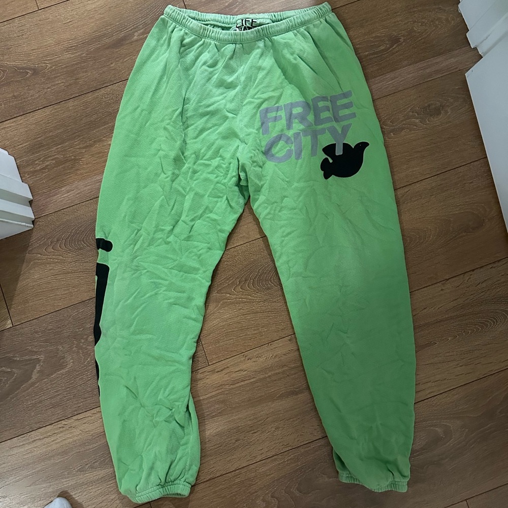 Green free city sweats